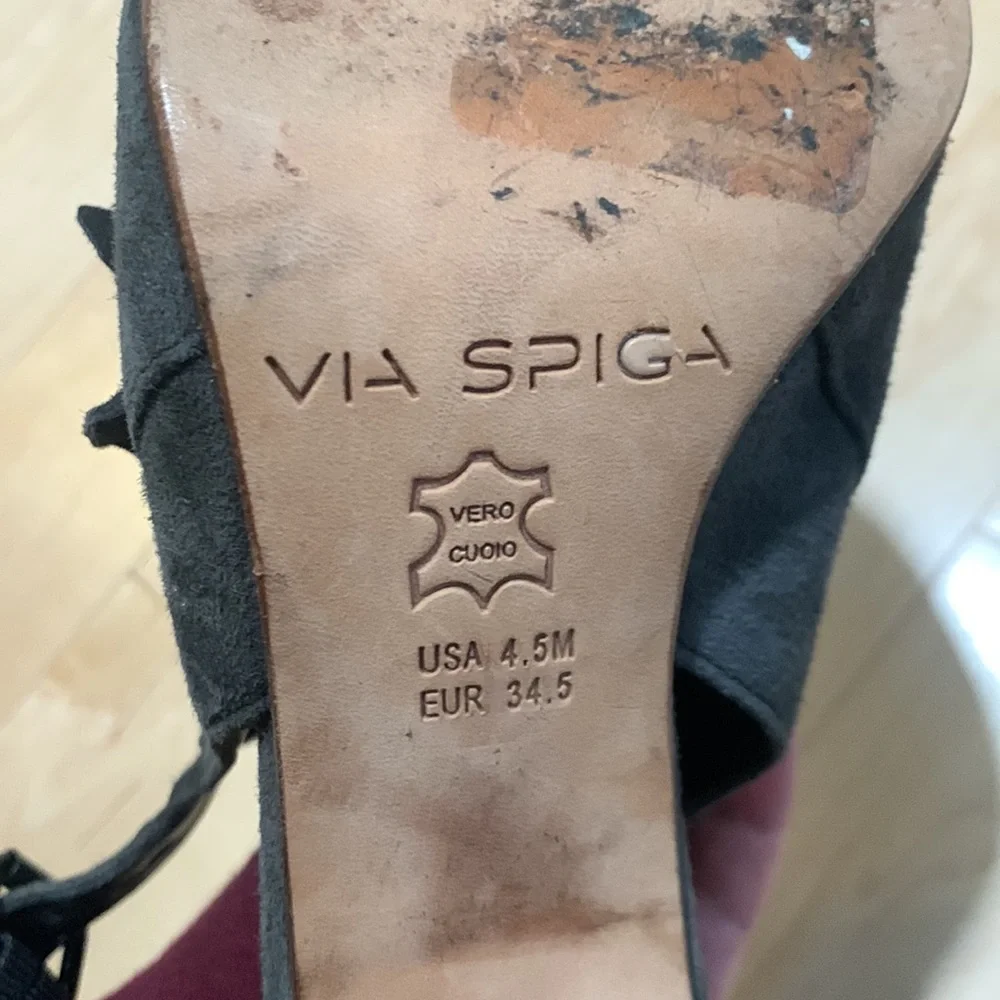 Suede Shoes - Picture 3 of 6